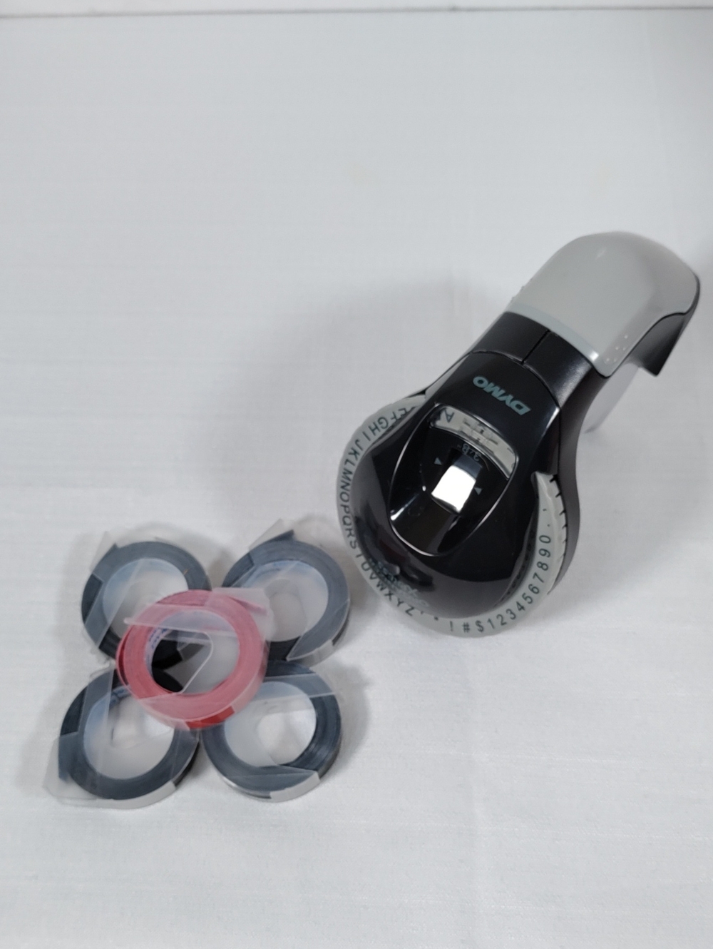 I098 Dymo Handheld Label Embosser with 5 Rolls of Label Tape